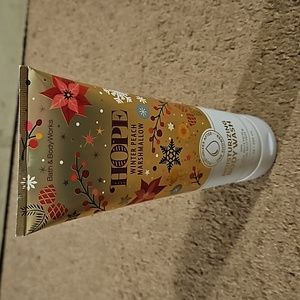 Bath & body works winter peach marshmallow